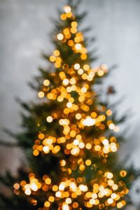 https://geekabit.co.uk/wp-content/uploads/2021/11/Christmas-tree-lights-1-200x300.jpeg